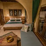 Mak's Cave House 4*