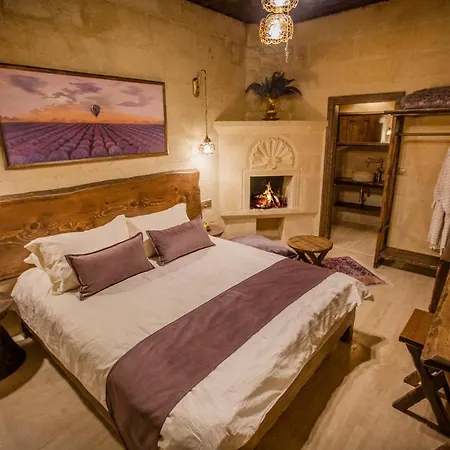 Mak's Cave House Bed & Breakfast