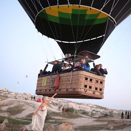 Nocleg ze śniadaniem Mak's Cave House 4*