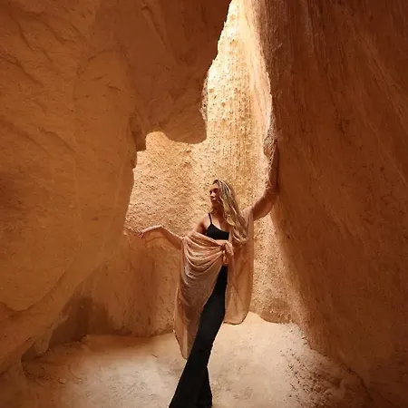 Oda ve Kahvaltı Mak's Cave House 4*