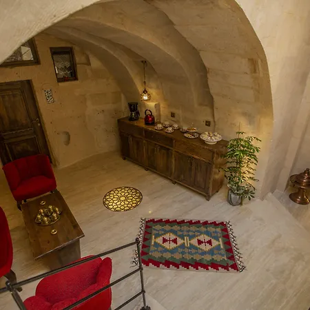Mak's Cave House 4*