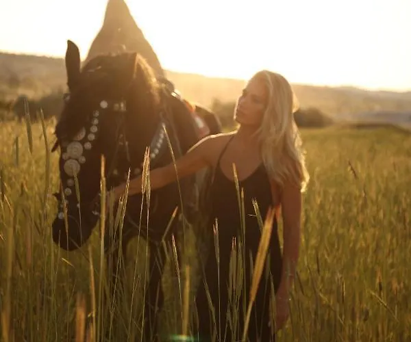 Mak's Cave House Bed & Breakfast