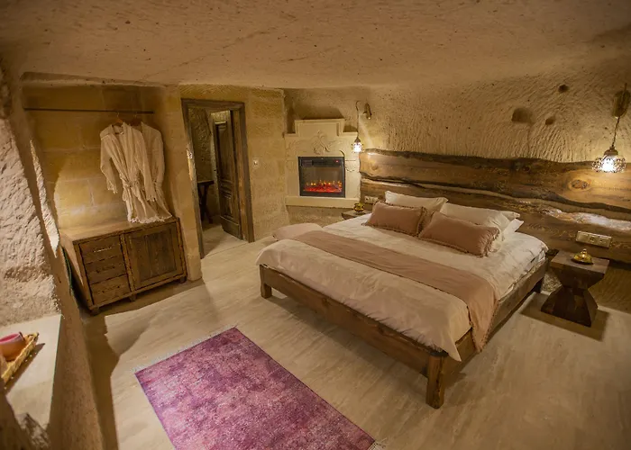 Mak's Cave House Bed & Breakfast 4*